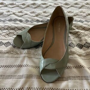 Nine West Women's Mint Peep Toe Flats